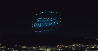 Espet&aacute;culo tem&aacute;tico com drones
